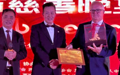 José Alberto Marín, degà del Col·legi Notarial de Catalunya, rep el premi Amistat Orient-Occident